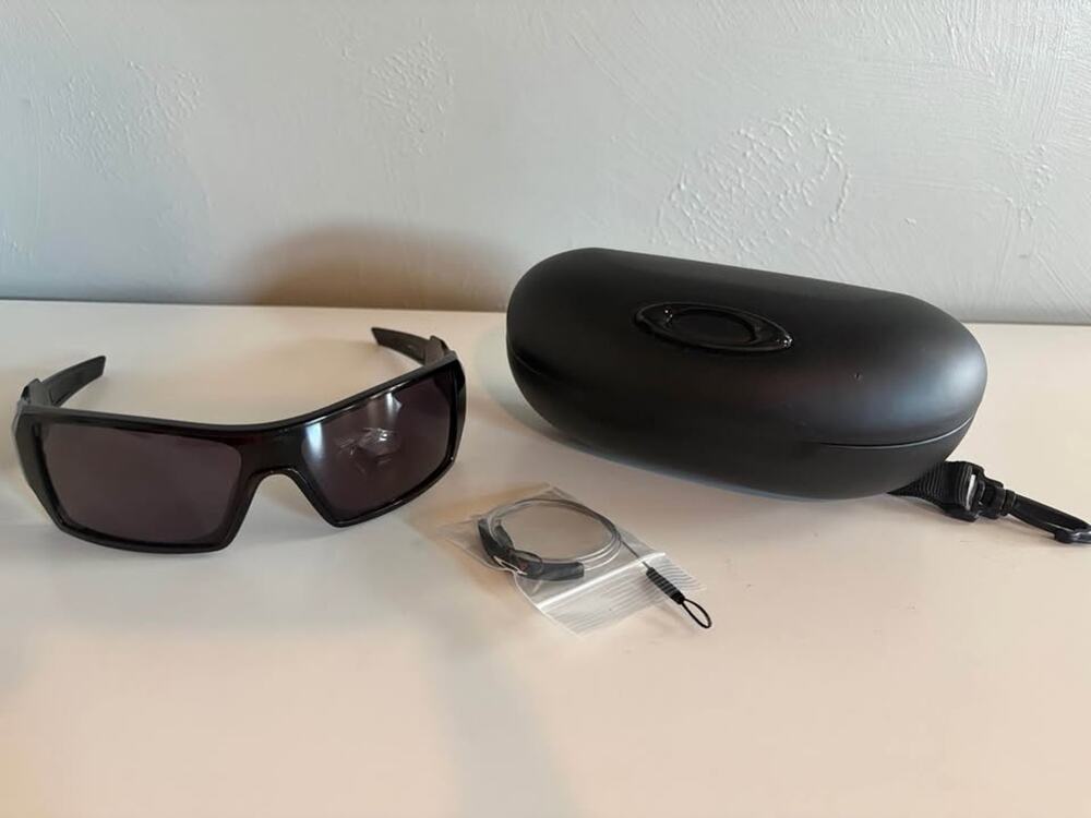 Oakley Oil Rig 03-490 Sunglasses polished with Case (0240)